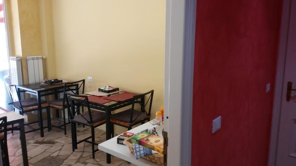Solerosa Bed & Breakfast ฟอนดี ภายนอก รูปภาพ