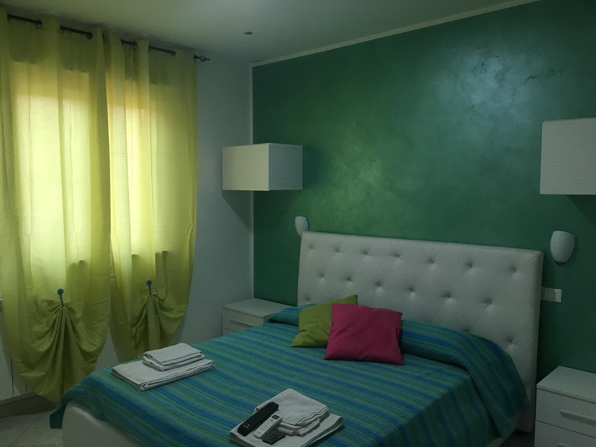 Solerosa Bed & Breakfast ฟอนดี ภายนอก รูปภาพ