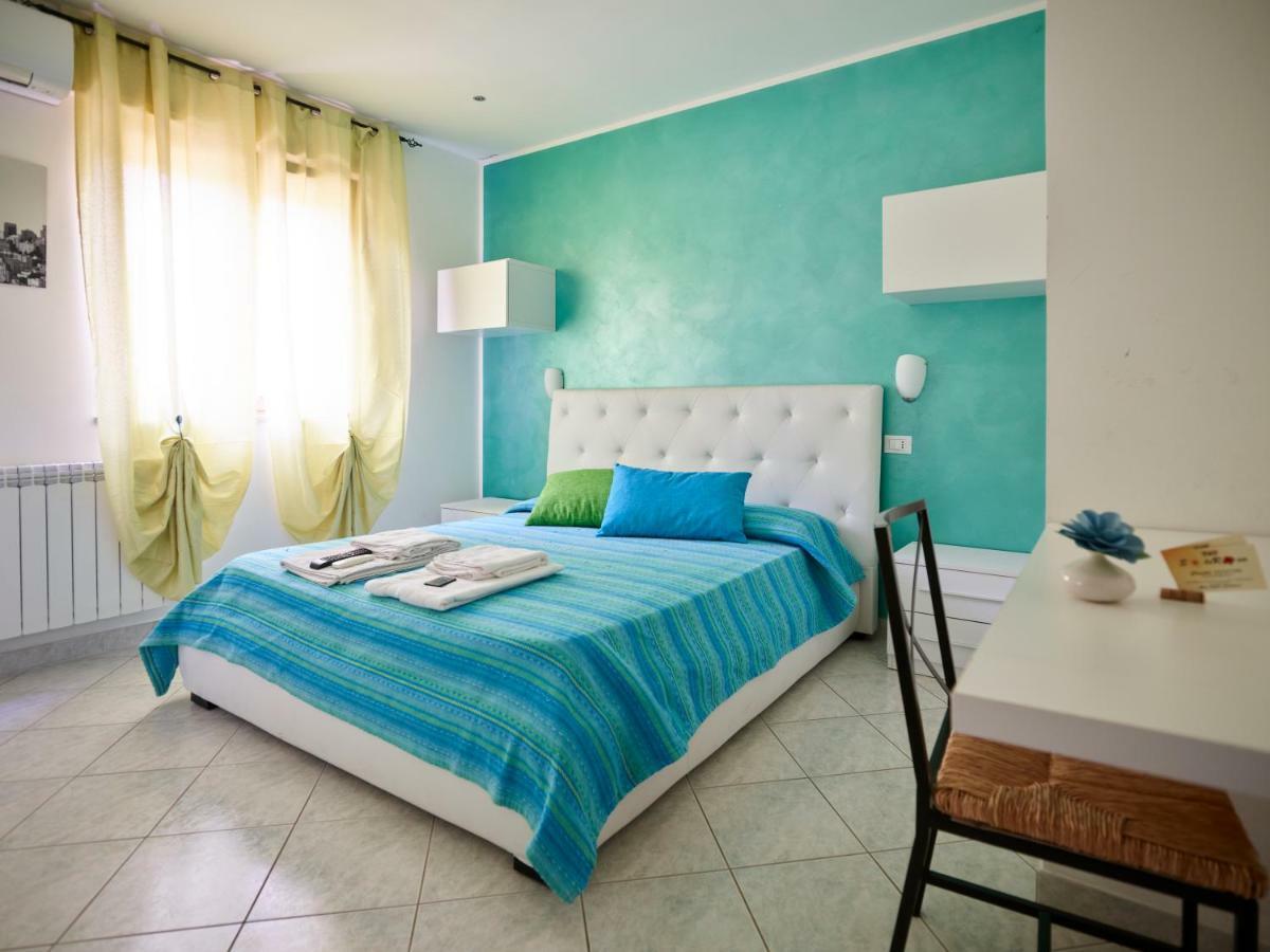 Solerosa Bed & Breakfast ฟอนดี ภายนอก รูปภาพ