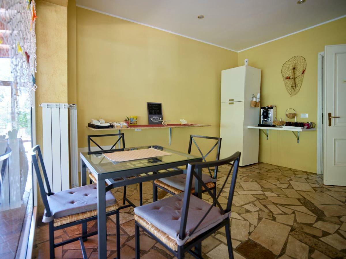 Solerosa Bed & Breakfast ฟอนดี ภายนอก รูปภาพ